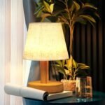 Lampe de chevet en tissu naturel et bois
