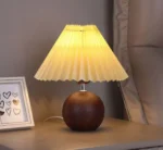 Lampe de chevet boule bois & abat-jour plissé