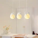 Luminaire suspension ourson sur lune en résine – Image 4