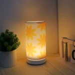 Lampe de table cylindrique à fleurs – Image 4