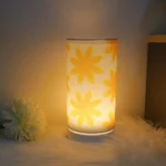 Lampe de table cylindrique à fleurs – Image 2