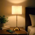 Lampe de chevet dorée classique avec port USB intégré – Image 3