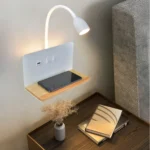 Applique murale liseuse LED avec étagère bois